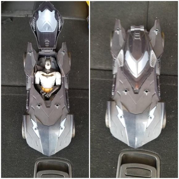 12" Batman with Batmobile - Picture 6 of 7